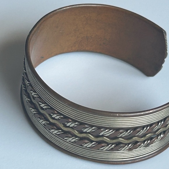 Vintage Handcrafted Twisted Copper and Gold Tone Cuff Bracelet  Boho jewelry - Picture 4 of 10